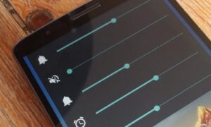 Cómo configurar los niveles de volumen predeterminados para cada uno de los accesorios de Bluetooth