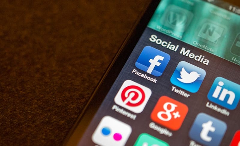 Cómo reportar conductas ofensivas o abusivas en los medios sociales